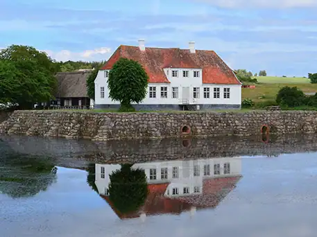 sobygaard Søbygaard på Ærø set fra voldgraven
