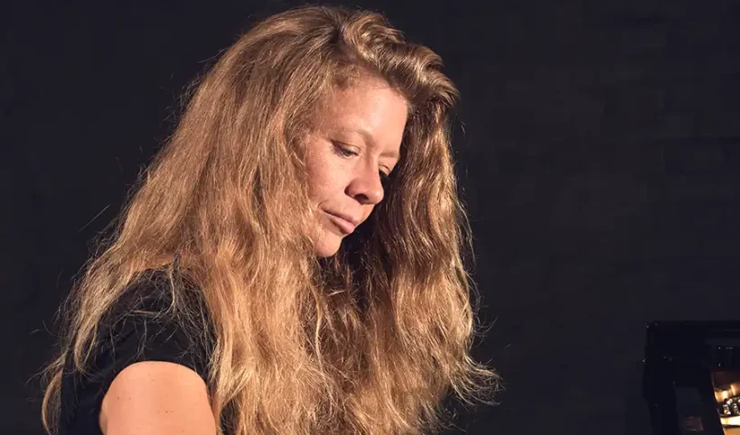 Christina Bjørkøe spiller klaver ved koncert på Søbygaard Koncerterne